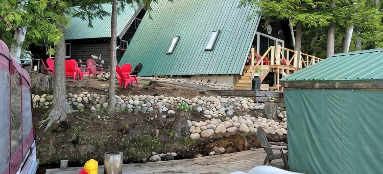 阿迪朗达克山脉温馨,僻静滨水山林小屋. 宠物友好(Cozy,secluded waterfront lodge nestled in the Adirondack Mountains. Pet friendly)图片