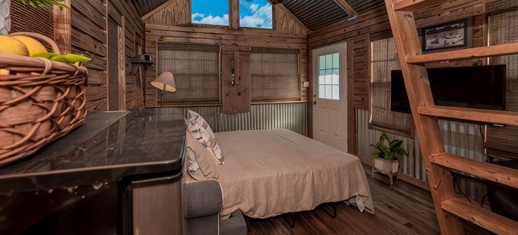 巴斯金费尔霍普河畔，距海湾38分钟，Waterfront、皮划艇微型小屋(Bass-KIN on the RIver-Tiny House in F'Hope-Waterfront-Kayaks-38Min to Gulf)图片