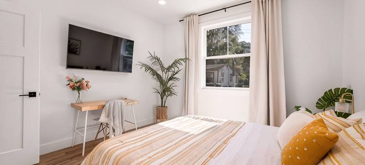 市中心和海滩•3卧室现代海滨小屋•咖啡和华夫饼吧度假屋(3Br Modern Coastal Cottage • 1 Mi to Downtown • Coffee & Waffle Bar)图片