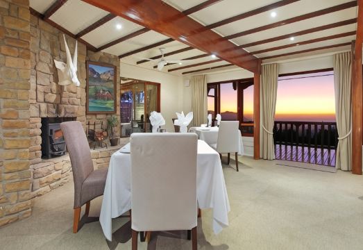 Lalapanzi Lodge Hotel Overview