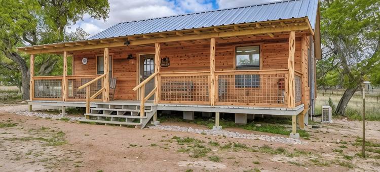 带有火坑和烧烤的乡村小屋 - 距离主街10分钟(Rustic Cabin with Firepit and Grill - 10 Mins to Main St)图片