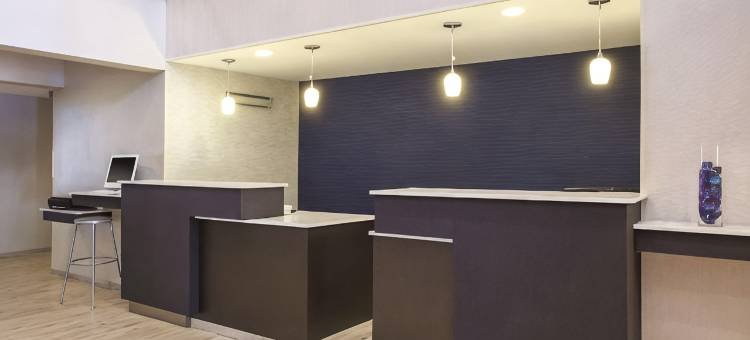 里士满南拉昆塔温德姆酒店(La Quinta Inn by Wyndham Richmond South)图片