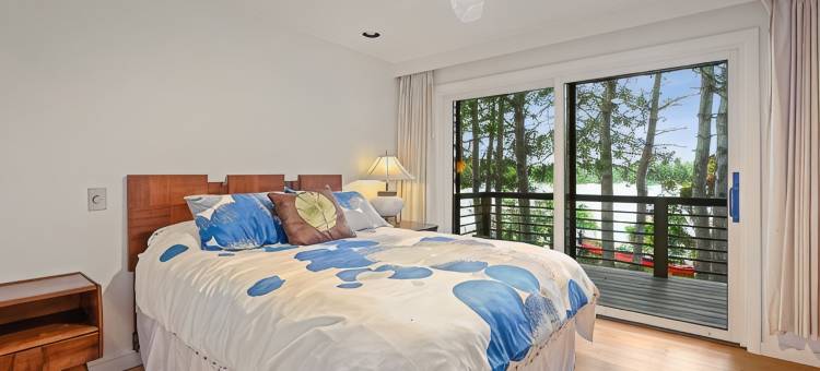 现代湖畔度假屋配有热水浴缸, 游戏室 & 怡人景观(Modern Lake House w/ Hot Tub, Game Room & Relaxing Views)图片