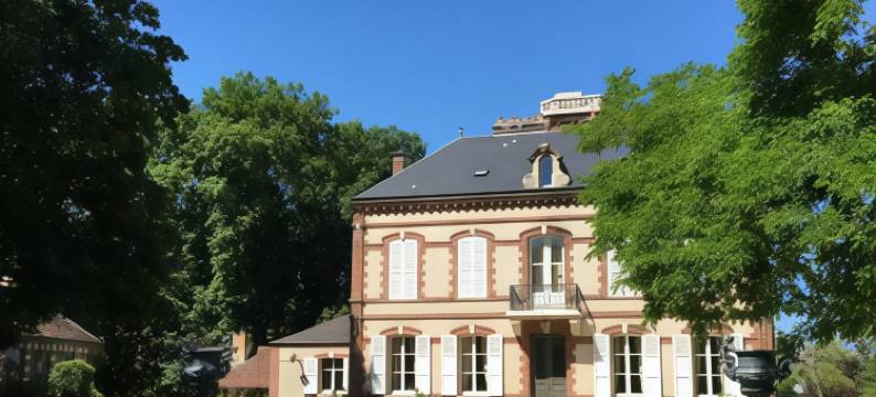 蒙塔贝特木屋酒店(Château de Montabert)图片