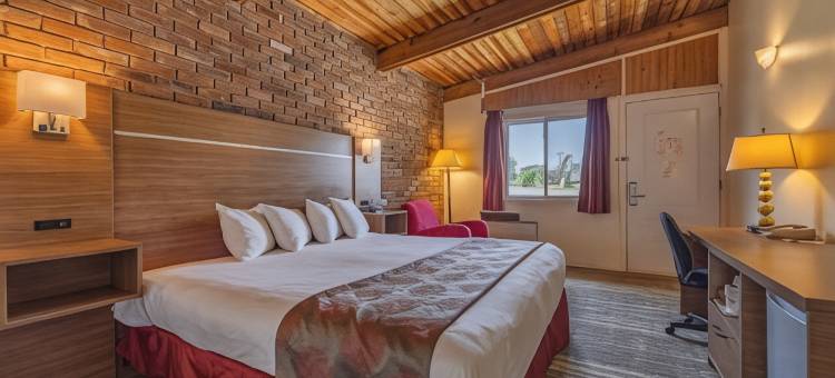 加纳诺克省旅馆华美达酒店(Ramada Provincial Inn 1000 Islands/Gananoque)图片