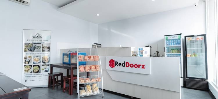 RedDoorz靠近Lippo Mall Puri(RedDoorz Near Puri Indah Lippo Mall 2)图片