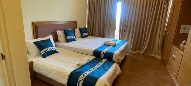古晋河景阳台房 下楼吃海鲜 上楼看游船(Riverbank Suites Riverview 507)图片