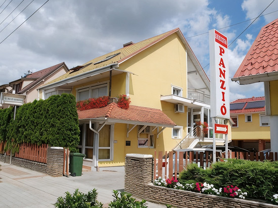 茨埃斯塔佩泽欧酒店