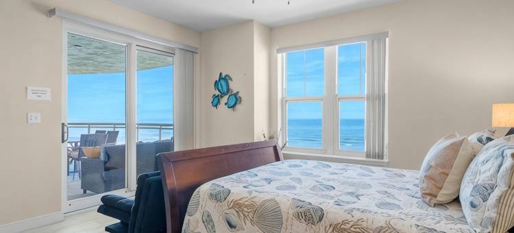 高端豪华公寓大厦，设有临海超大阳台(High End Lux Condo With Oceanfront Massive Balcony)图片