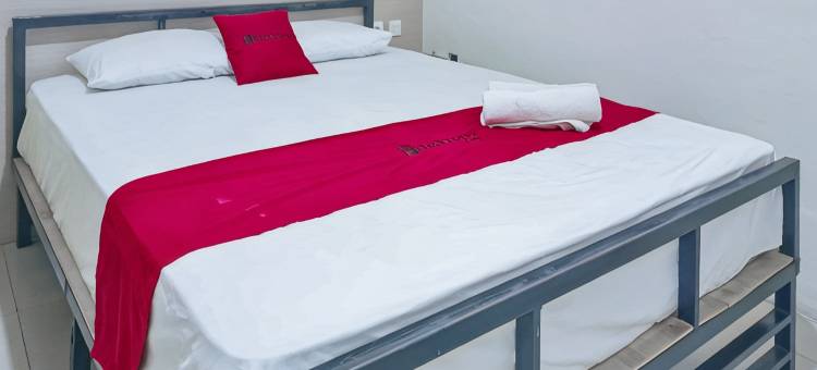直葛市红多兹酒店(A2家庭旅馆和丽塔购物中心)(RedDoorz at Guest House A2 Near Rita Mall Tegal)图片