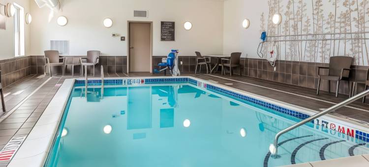 弗罗斯特堡坎伯兰凯艺套房酒店(Quality Inn & Suites Frostburg-Cumberland)图片