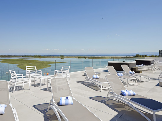 新弗瑞乌里酒店