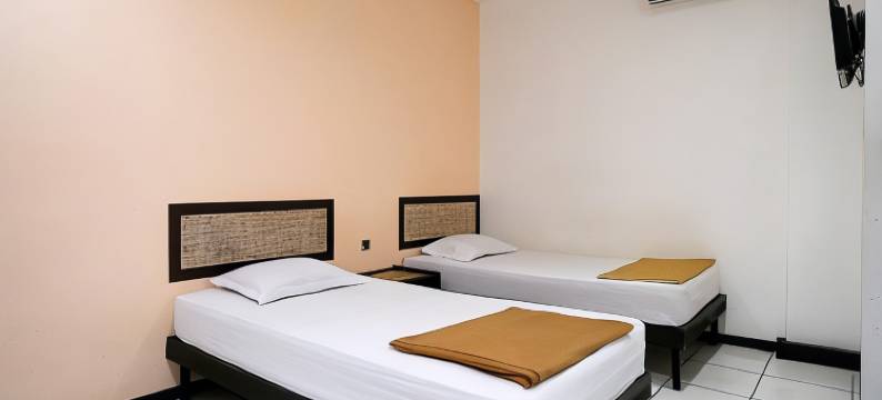 红门酒店@斯帕克林酒店-近苏腊巴亚古本火车站(RedDoorz @ Sparkling Hotel near Stasiun Gubeng Surabaya)图片