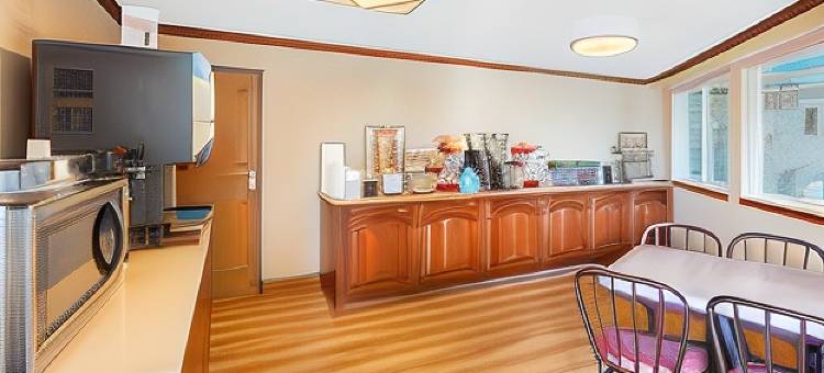 麦基诺市水滨华美达酒店(Ramada by Wyndham Mackinaw City Waterfront)图片