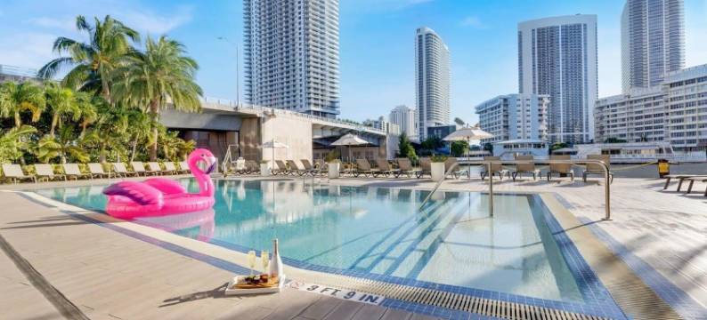 壮观阳台靠近海滩健身房泳池(Spectacular Balcony Plus Near Beach, Gym, Pool)图片