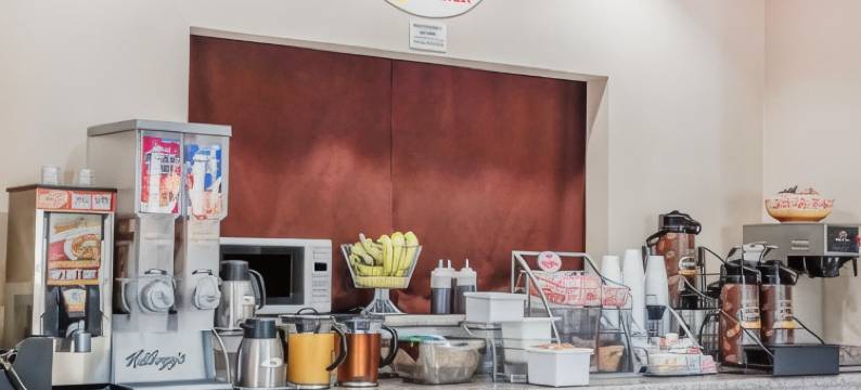 布伦汉姆速8酒店(Super 8 by Wyndham Brenham TX)图片