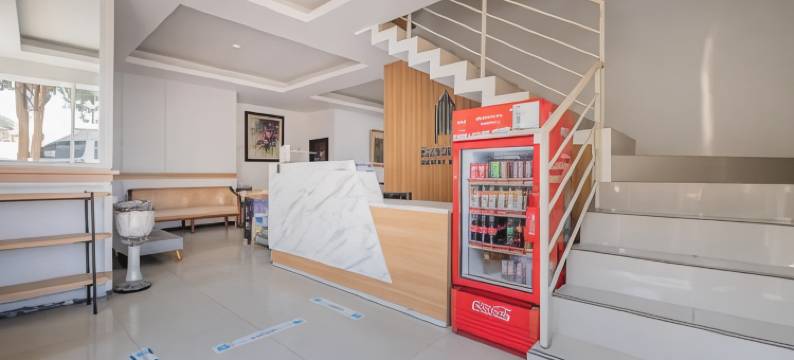 红多兹酒店-近爪哇帖木儿公园 2(RedDoorz Near Jawa Timur Park 2)图片