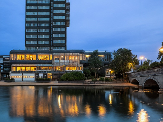 贝德福德中心美居酒店