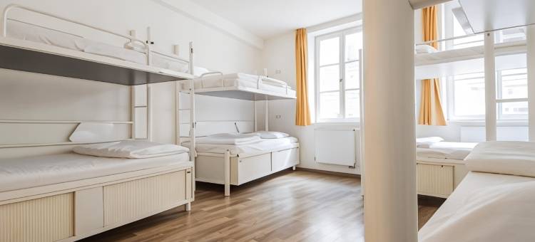 布拉格查理大桥安心居酒店(Safestay Prague Charles Bridge)图片