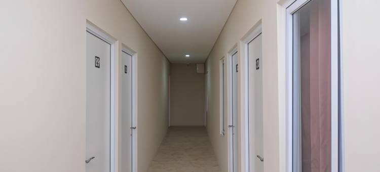 贾加尔索罗红多兹普拉斯酒店(RedDoorz Plus Near RS Jih Solo)图片