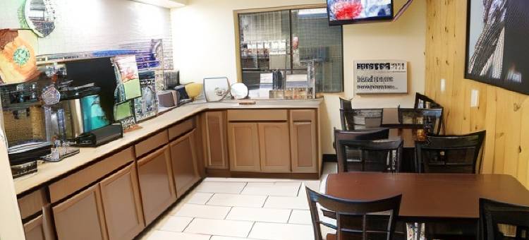 弗吉尼亚里士满机场速8酒店(Super 8 by Wyndham Richmond Airport VA)图片
