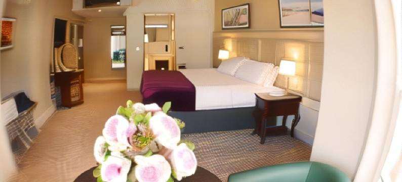 红色小屋(Rooms At Rue)图片