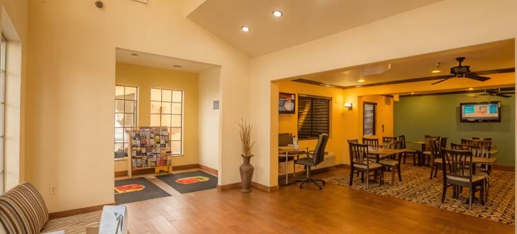 俄克拉何马城机场费尔格朗兹西温德姆速8酒店(Super 8 by Wyndham Oklahoma Airport Fairgrounds West)图片