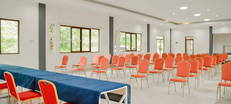 布米奇博莱德米特拉红门酒店-靠近帕穆利汉收费站(Bumi Ciboled Mitra RedDoorz Near Gerbang Tol Pamulihan)图片