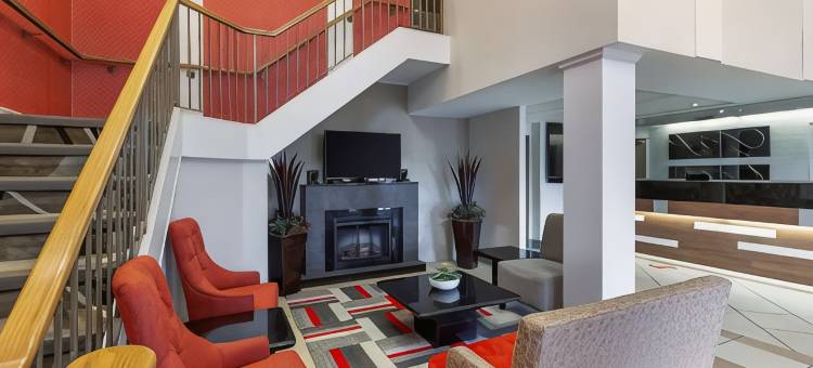 伯灵顿贝斯特韦斯特优质套房酒店(Best Western Plus Burlington Inn  Suites)图片