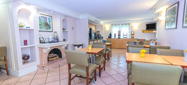 克卢特杰克逊湖拉昆塔温德姆酒店(La Quinta Inn by Wyndham Clute Lake Jackson)图片