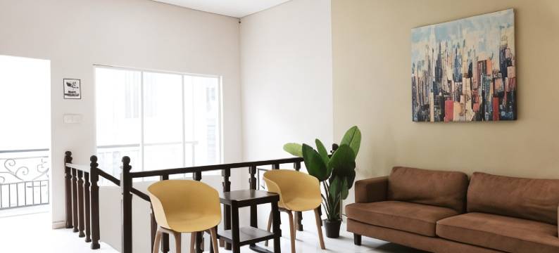 红多兹酒店-近泗水西普拉高尔夫球场(RedDoorz Near Ciputra Golf Surabaya)图片