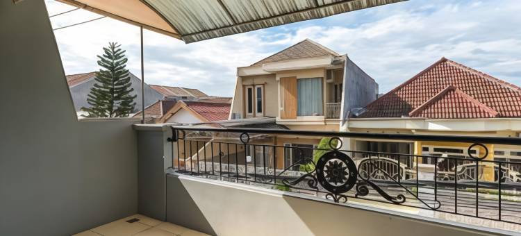 红多兹酒店-近威达曼陀罗大学(RedDoorz Near Widya Mandala University)图片