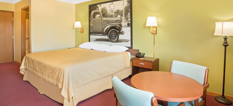 诺尔玛布卢明顿温德姆速8酒店(Super 8 by Wyndham Normal Bloomington)图片