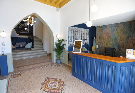 Hostellerie du Château des Fines RochesHotel Overview