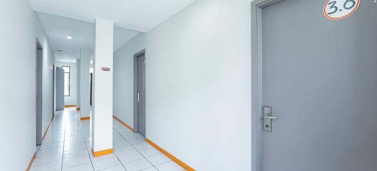 红多兹酒店近芒加杜阿购物中心(RedDoorz Near Mangga Dua Mall)图片