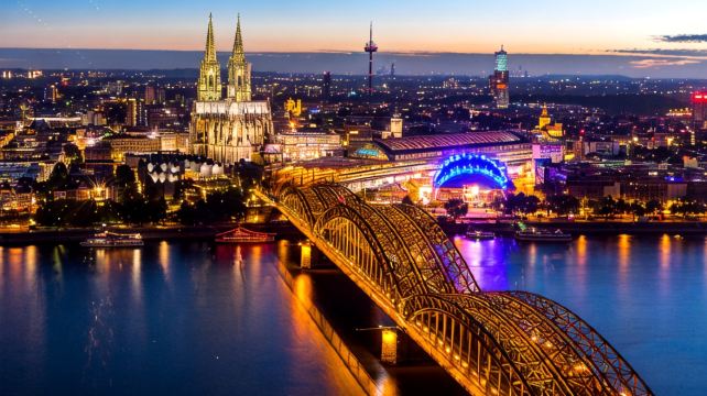 <7天>【铁发 欧洲圈圈游 西欧浪漫之旅】·荷兰+比利时+卢森堡+德国+法国：浪漫之都巴黎+欧盟总部布鲁塞尔+风情古城海德堡+童话风车村+阿姆斯特丹+中世纪古城布鲁日+科隆大教堂(四钻酒店 多城出发)