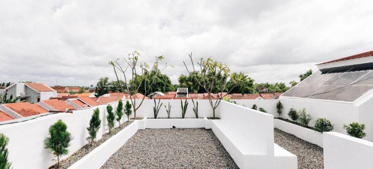 红门伊斯兰教义酒店 - 靠近朋卡诺体育馆 - 南琼(RedDoorz Syariah Near Gor Bung Karno Nganjuk)图片