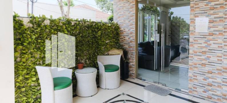 德亚伊斯兰教民宿 @ 克托门南加尔泗水米特拉红多兹(Dea Homestay Syariah Mitra RedDoorz at Kertomenanggal Surabaya)图片