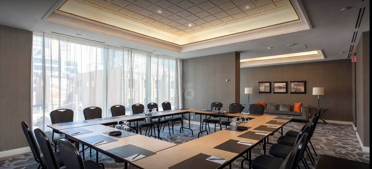 多伦多剑桥套房(Cambridge Suites Toronto)图片