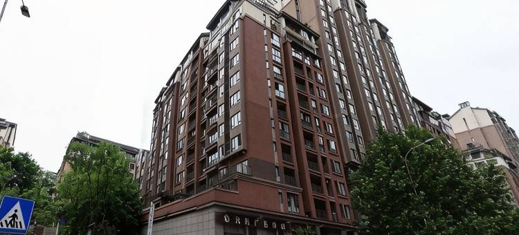 重庆荭枫民宿(尖顶坡地铁站龙湖U城天街店)图片