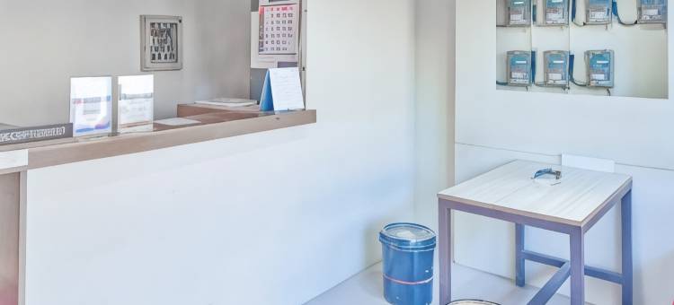 直葛市红多兹酒店(A2家庭旅馆和丽塔购物中心)(RedDoorz at Guest House A2 Near Rita Mall Tegal)图片