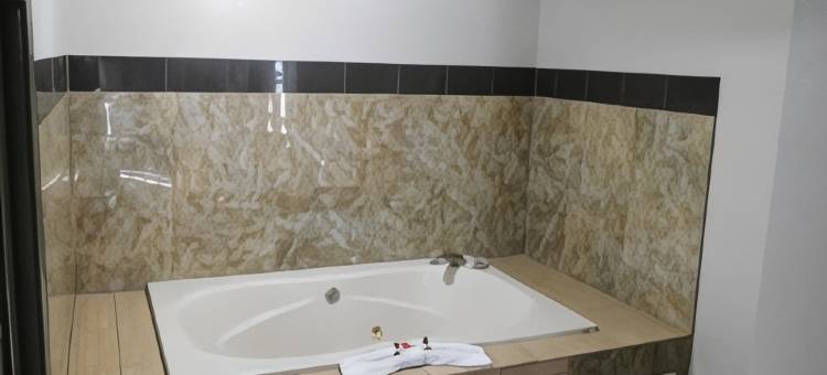 加特林堡市中心林荫道戴斯套房酒店(Days Inn & Suites by Wyndham Downtown Gatlinburg Parkway)图片