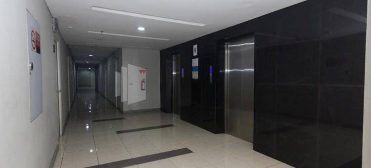 红色生活释迦罗格塔曼萨里瓦内兹客房公寓(RedLiving Apartemen Skylounge Tamansari - Vanez Room)图片