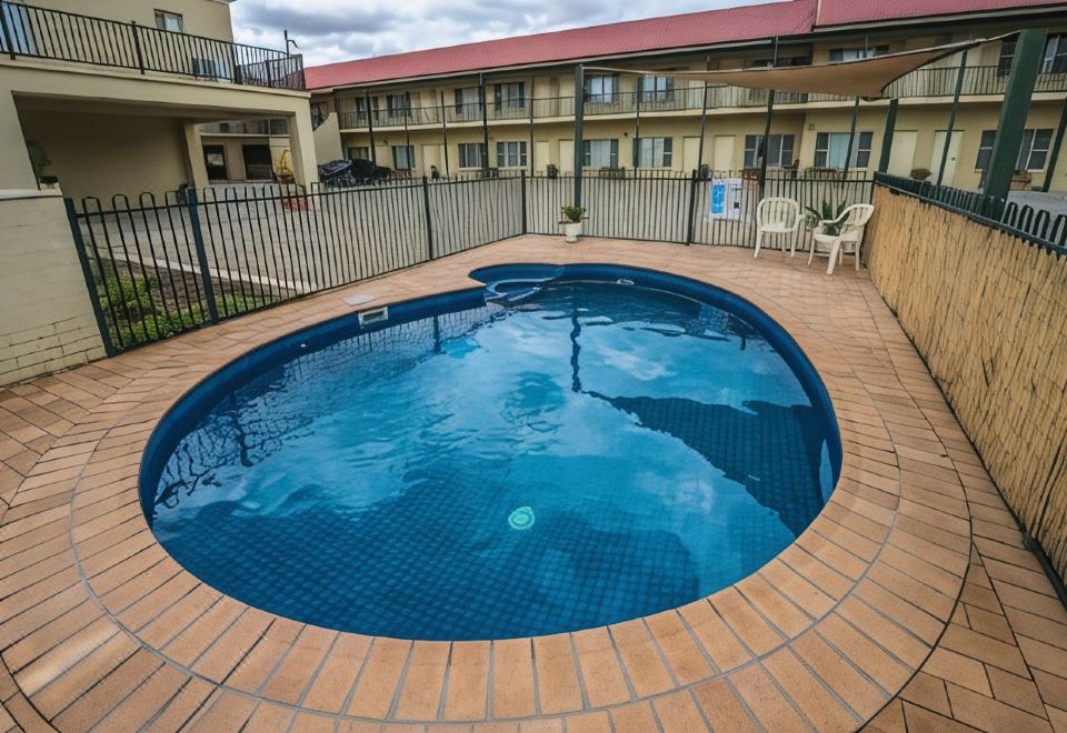 Golden Guitar Motor Inn Hotel Overview