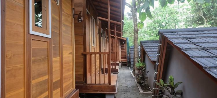 卢库洛科布曼城市景观别墅酒店(Urbanview Villa Lukulo Kebumen by RedDoorz)图片