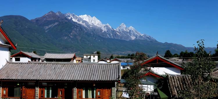 登巴雪山国际青年客栈图片