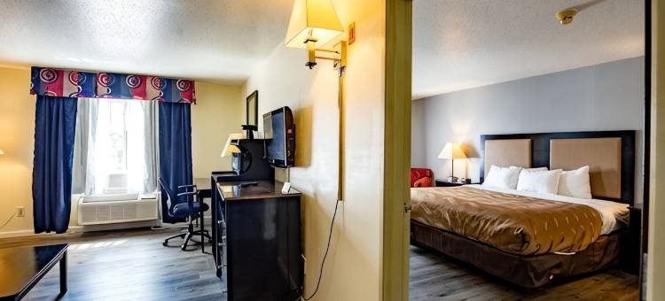 靠近日内瓦湖的伍德斯托克品质酒店旅店和套房(Quality Inn & Suites Woodstock Near Lake Geneva)图片