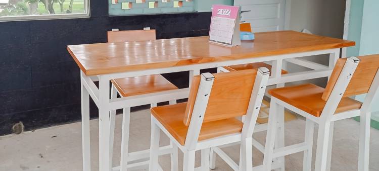 红色伙伴比鲁民宿酒店(Maulana Homestay - by Login)图片