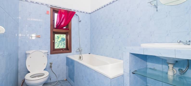 红多兹酒店-近布姆海滩(RedDoorz Near Pantai Boom)图片