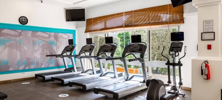 广场套房酒店(Plaza Hotel and Suites)图片